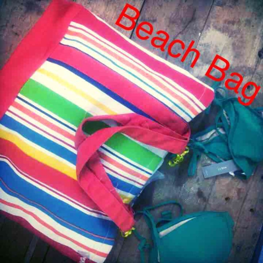 Tag multicolored striped beach/lake/pool bag